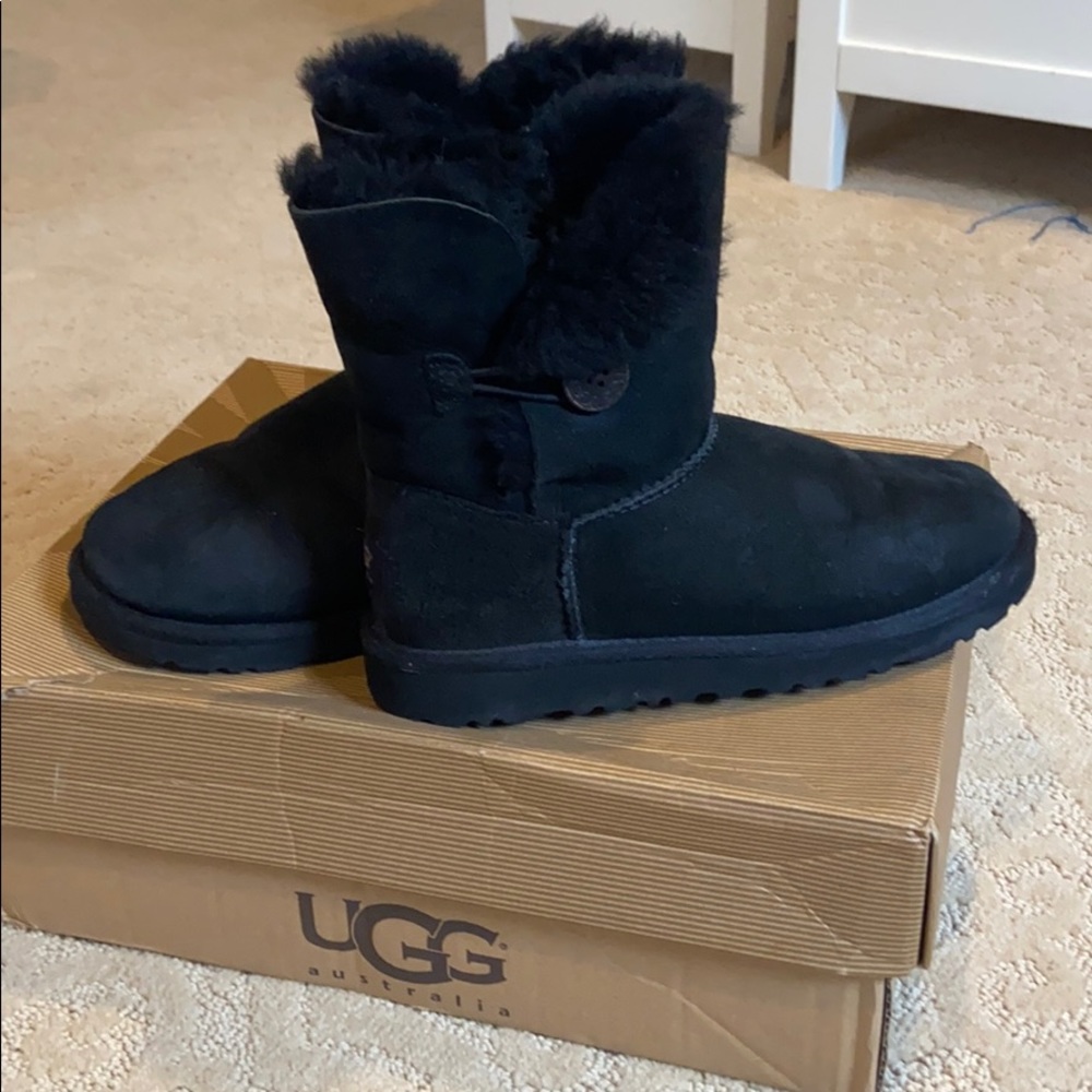 Lightly worn girls uggs